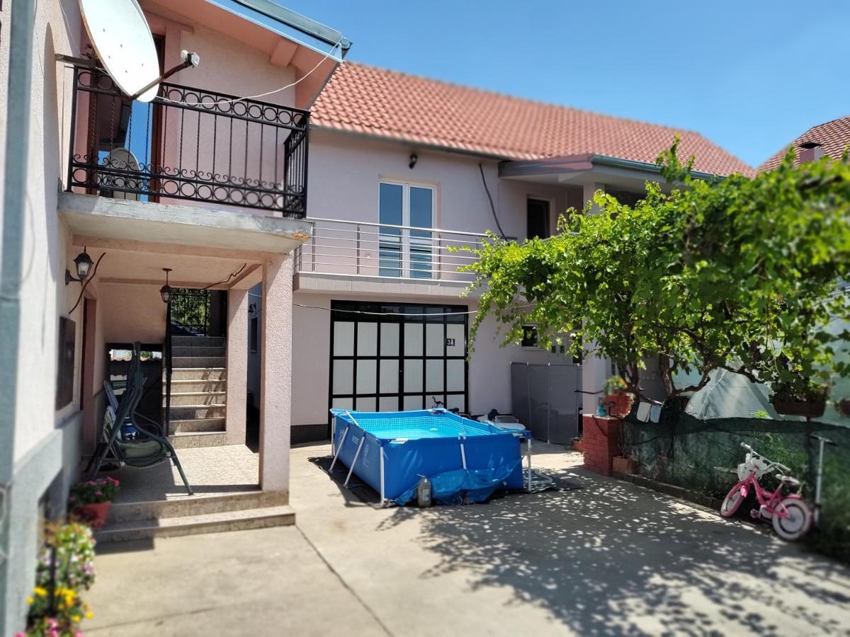 Apartman Anastasija Surcin Exterior photo
