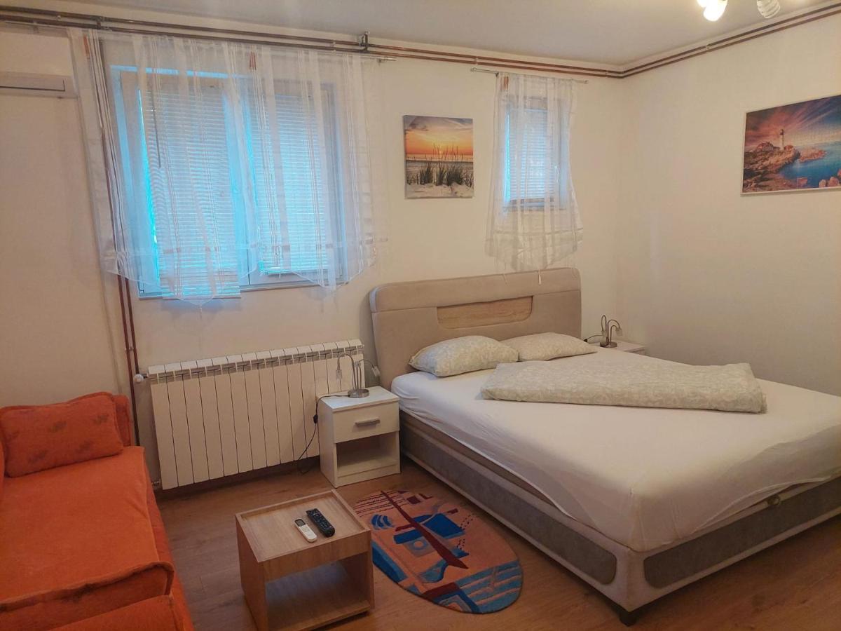 Apartman Anastasija Surcin Exterior photo
